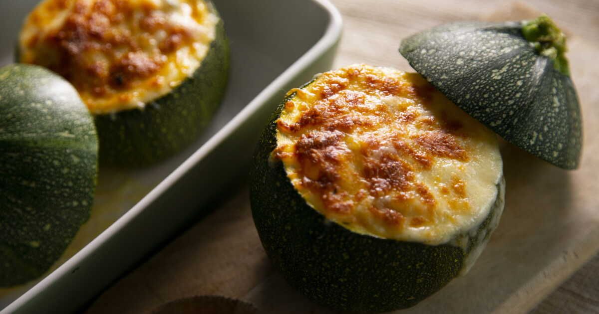 Savourez l'été avec des courgettes farcies au camembert rôti