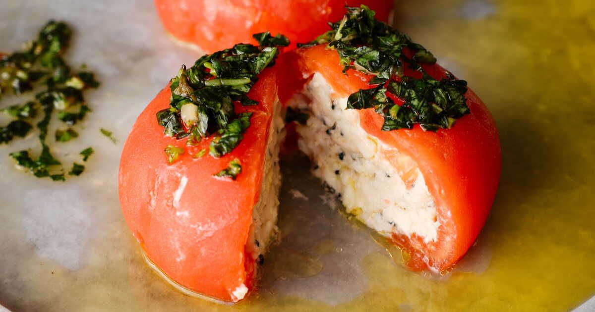La tomate farcie à la burrata : une délicieuse tendance estivale