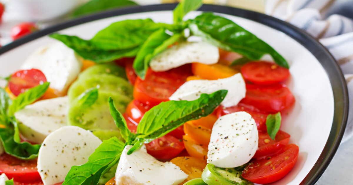 ajoutez une touche inattendue à votre salade de tomates pour l'été