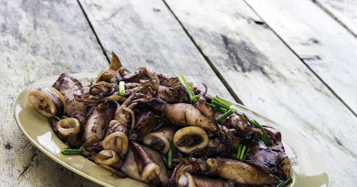 Les secrets d'un chef pour cuisiner des encornets tendres et savoureux