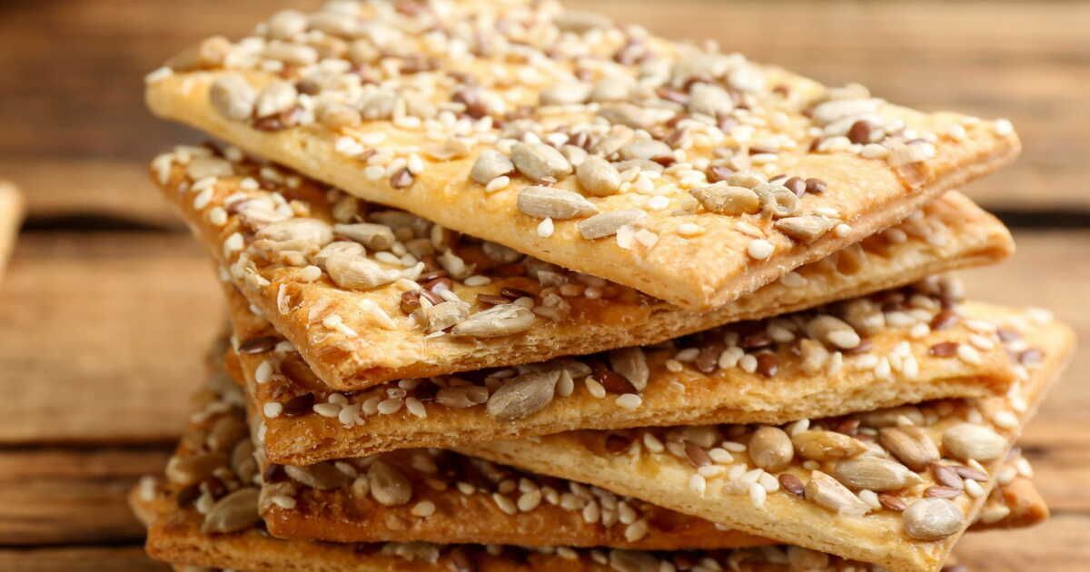 Des crackers healthy au goût de pizza pour un apéro réussi