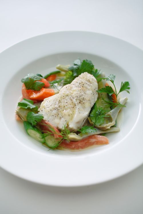 Pavé de cabillaud à l'aïoli marseillais avec légumes frais