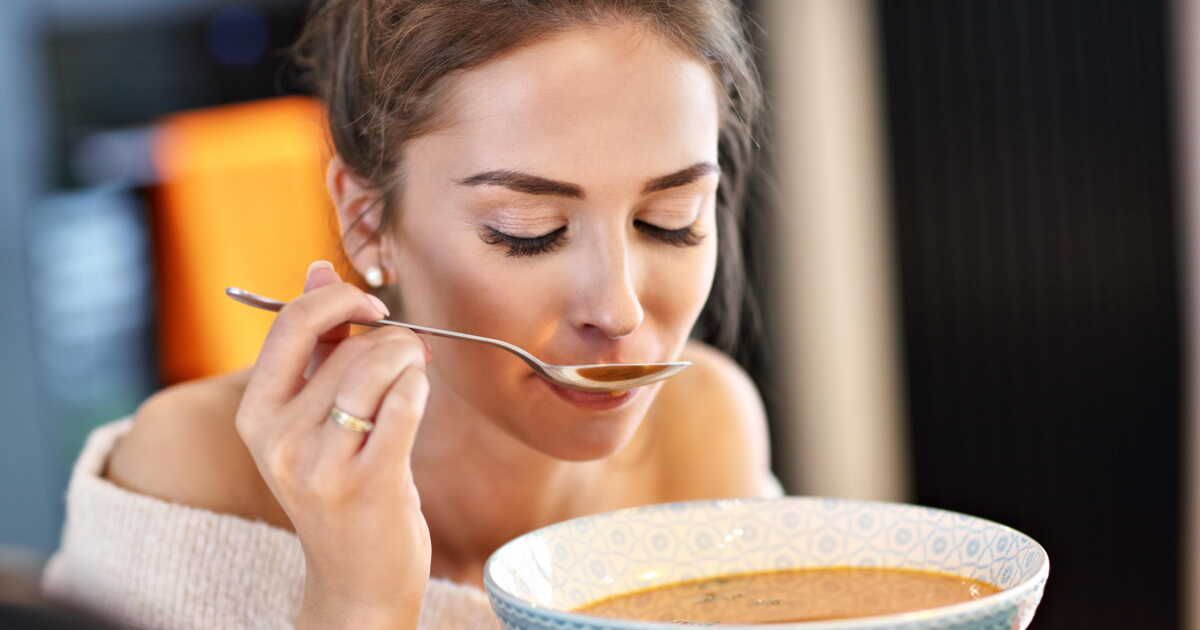 Découvrez trois délicieuses soupes drainantes pour une silhouette affinée