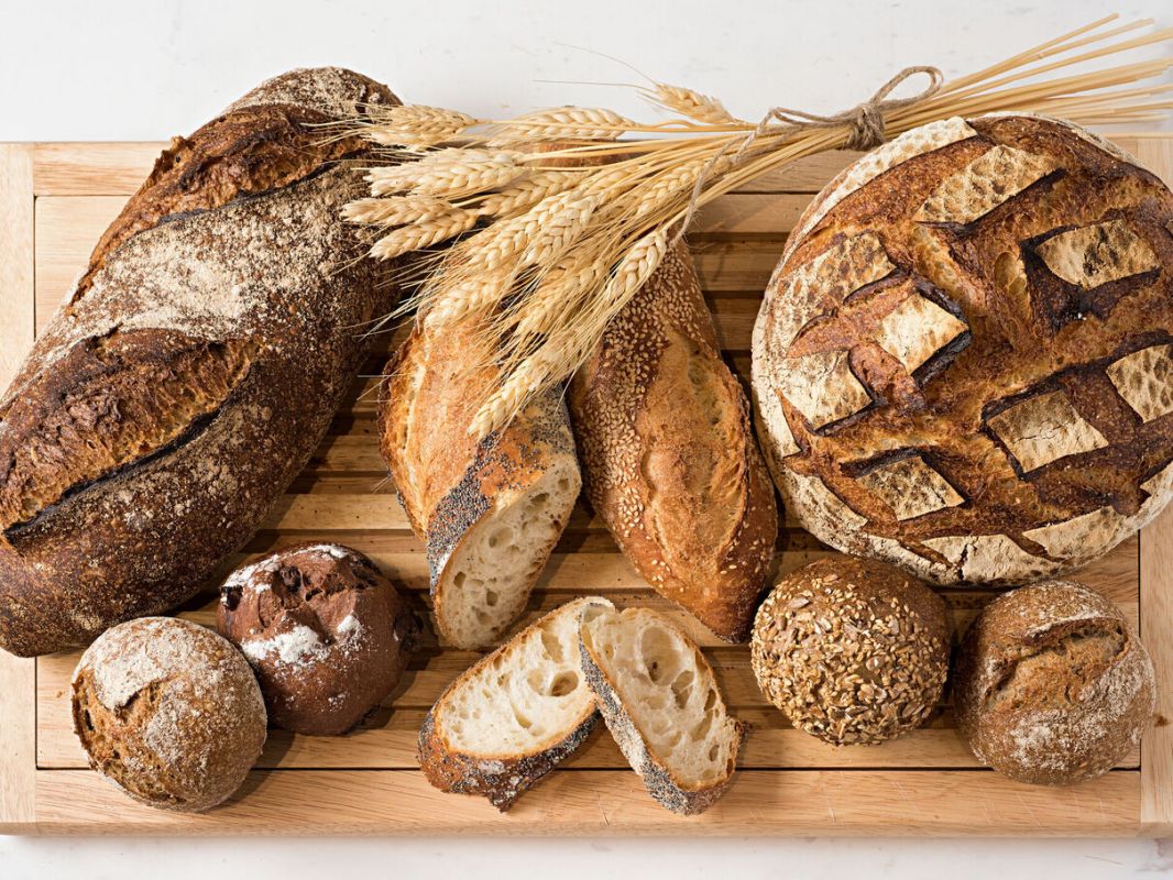 Redonnez vie à votre vieux pain : 12 recettes créatives pour le réutiliser