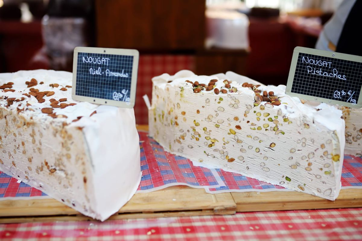 Une étudiante dévoile une arnaque choquante sur le marché : un morceau de nougat à 168 euros