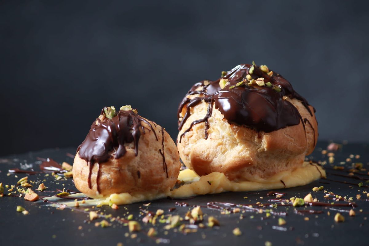 Cyril Lignac dévoile sa recette irrésistible de profiteroles au chocolat