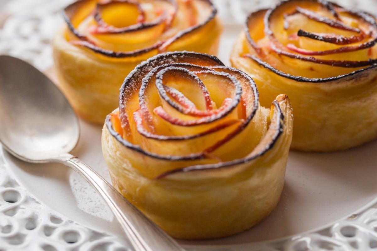Les roses de pommes feuilletées