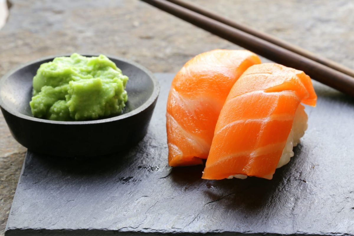 Le vrai wasabi : entre mythe et réalité dans nos assiettes