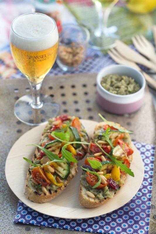 Tartines de légumes grillés et caviar d'aubergines