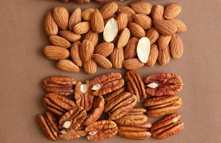 Amandes ou noix : le duel des super-aliments