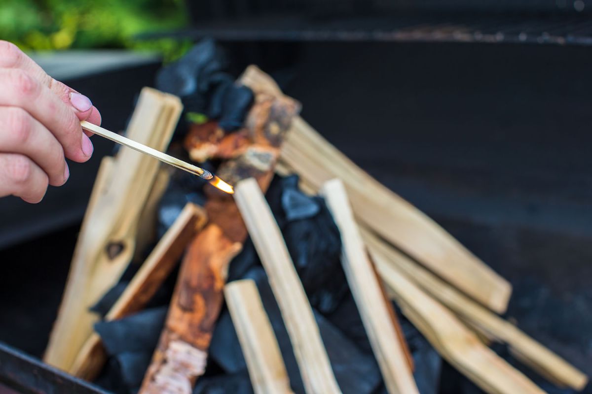 Barbecue : guide pour choisir un allume-feu responsable