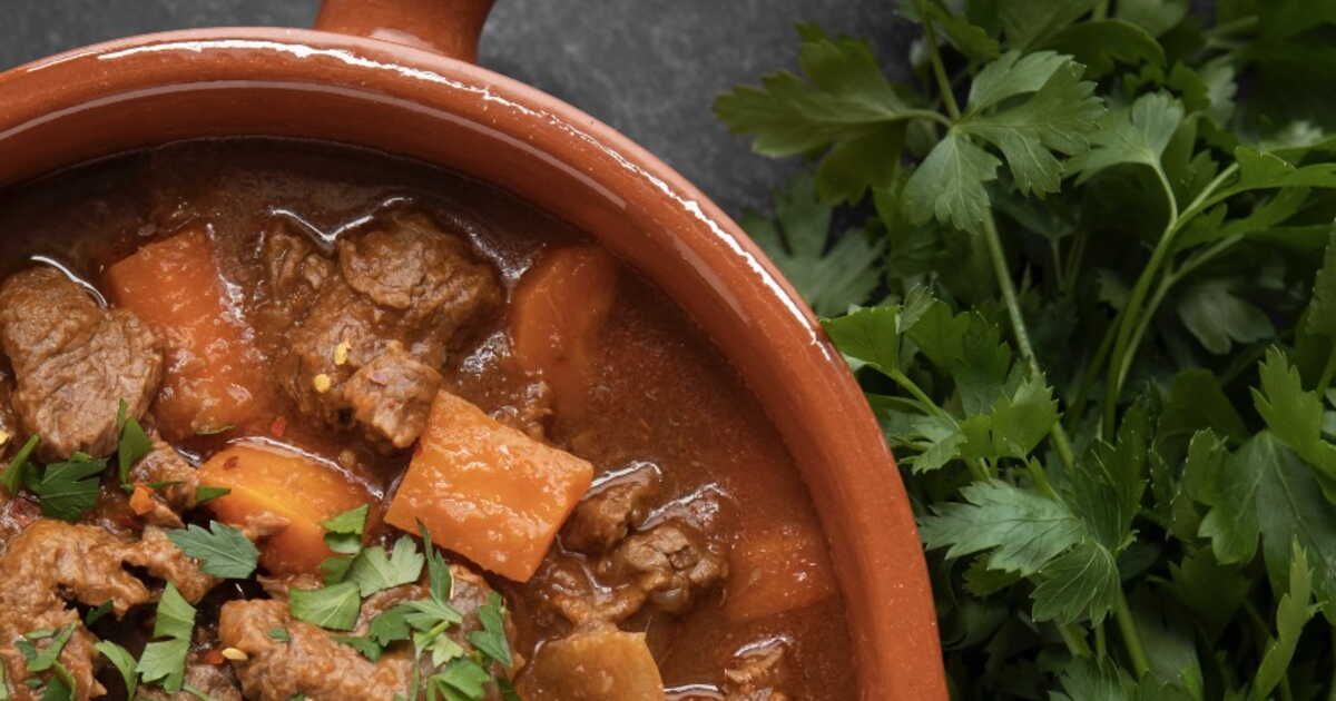 Partagez un moment convivial avec le tajine de bœuf aux carottes et pommes de terre