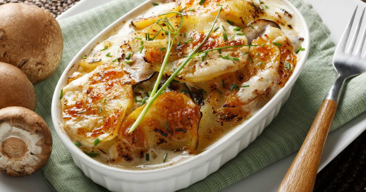 un gratin de pommes de terre aux champignons pour des soirées chaleureuses
