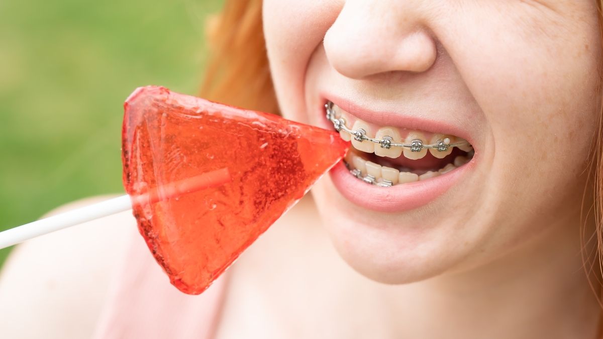 un signe surprenant sur votre visage qui alerte sur votre consommation d'aliments transformés