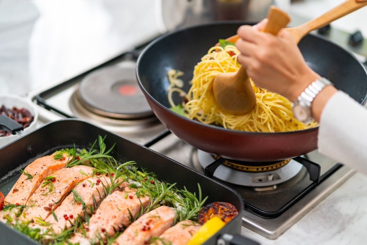 Les aliments à éviter dans une poêle en fonte selon les experts