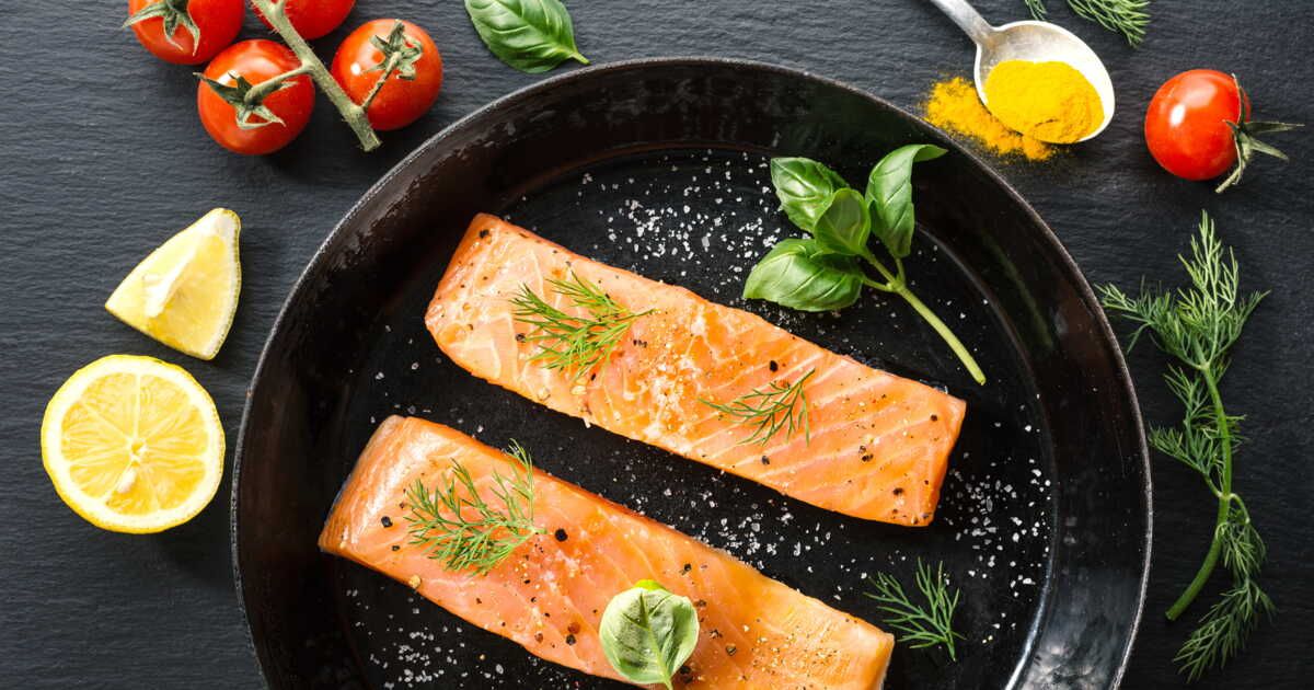 Maîtriser la cuisson du saumon à la poêle : trucs et astuces de cheffe