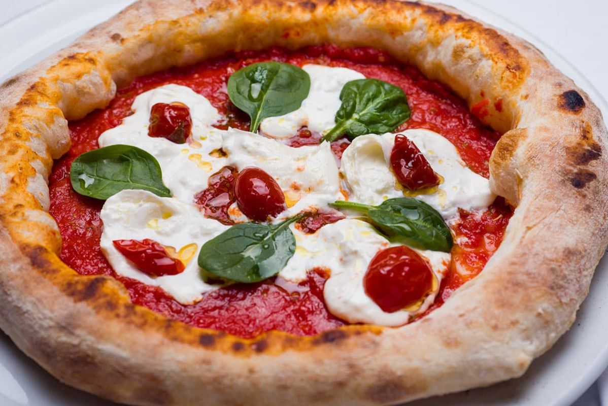 l'éternel combat entre la pizza napolitaine et romaine