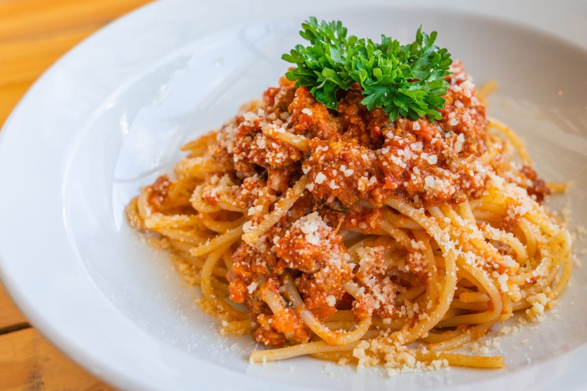 le secret des pâtes à la bolognaise révélé par philippe etchebest