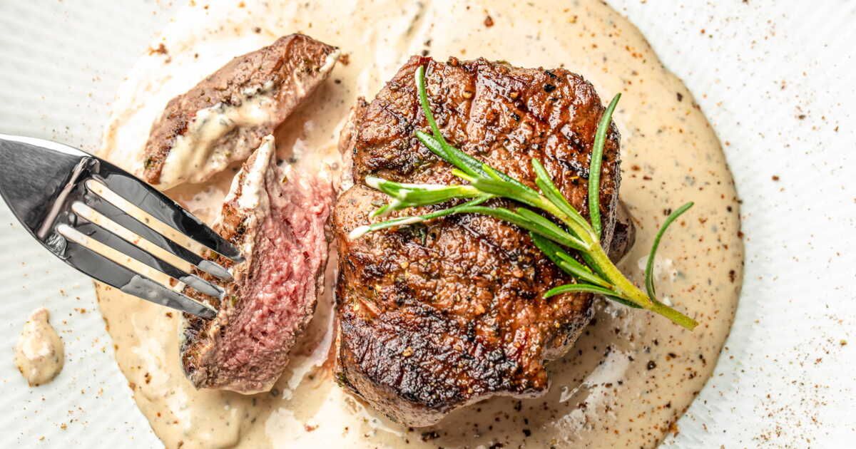 Découvrez la recette secrète de la sauce "Café de Paris" pour sublimer vos viandes