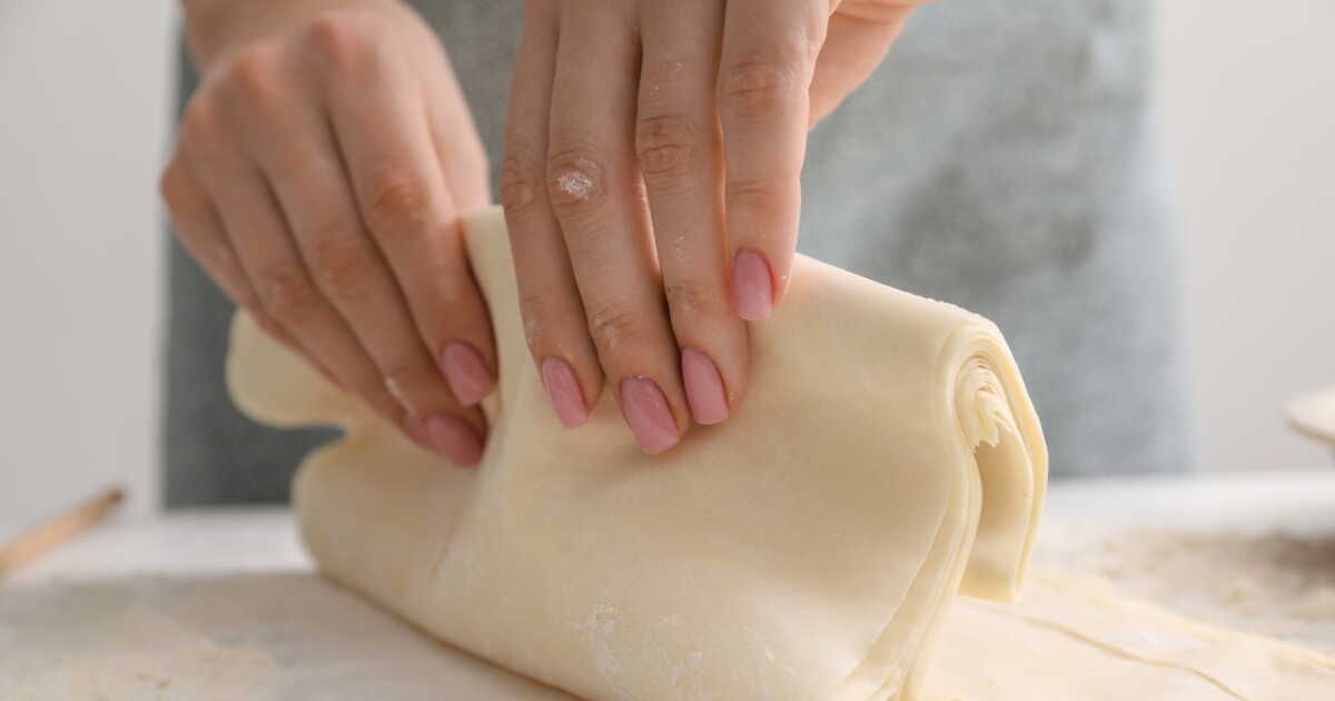 Se lancer dans la pâte feuilletée inversée pour une galette des rois maison