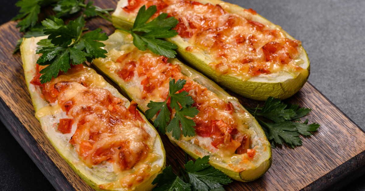 Savourez l'été avec ces courgettes farcies façon pizza