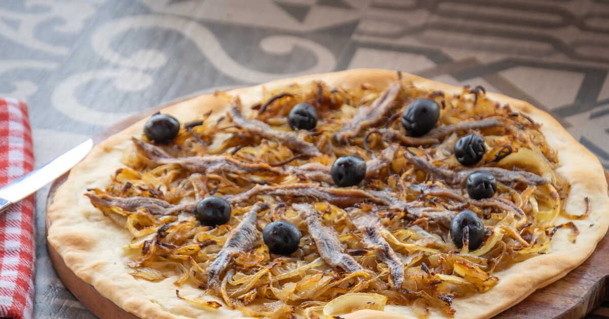 La pissaladière de Cyril Lignac : un plat savoureux à petit prix