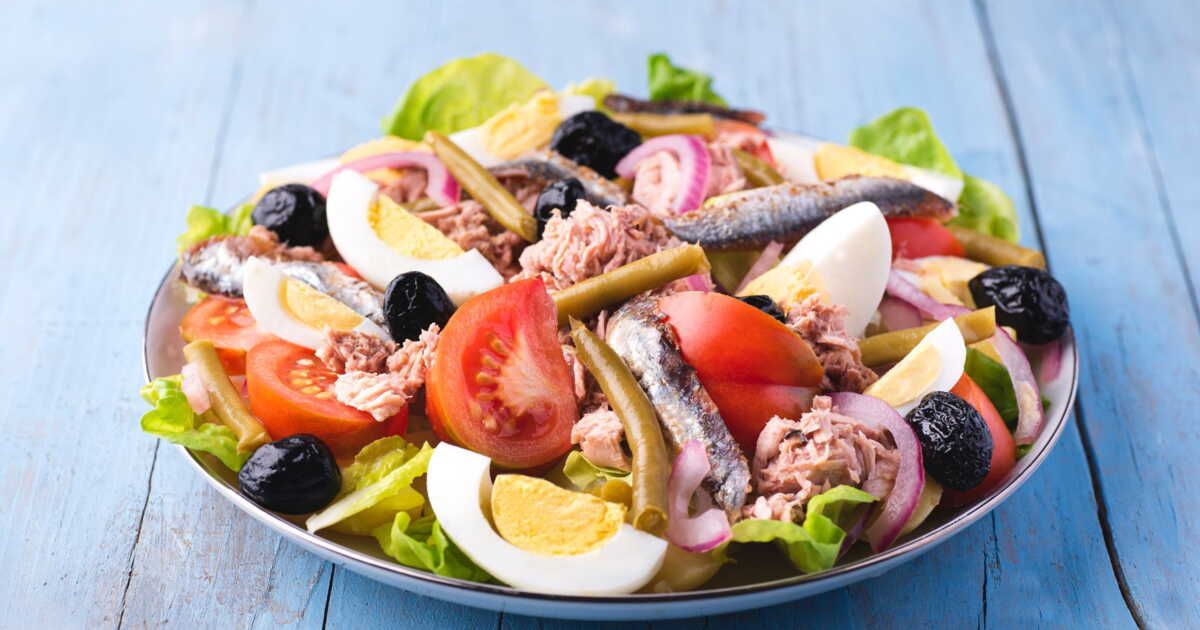 Découvrez la salade niçoise : une recette simple à 3 ingrédients pour l'été